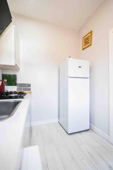 Modern Flat In Moseley With Free Parking Lägenhet Birmingham Exteriör bild